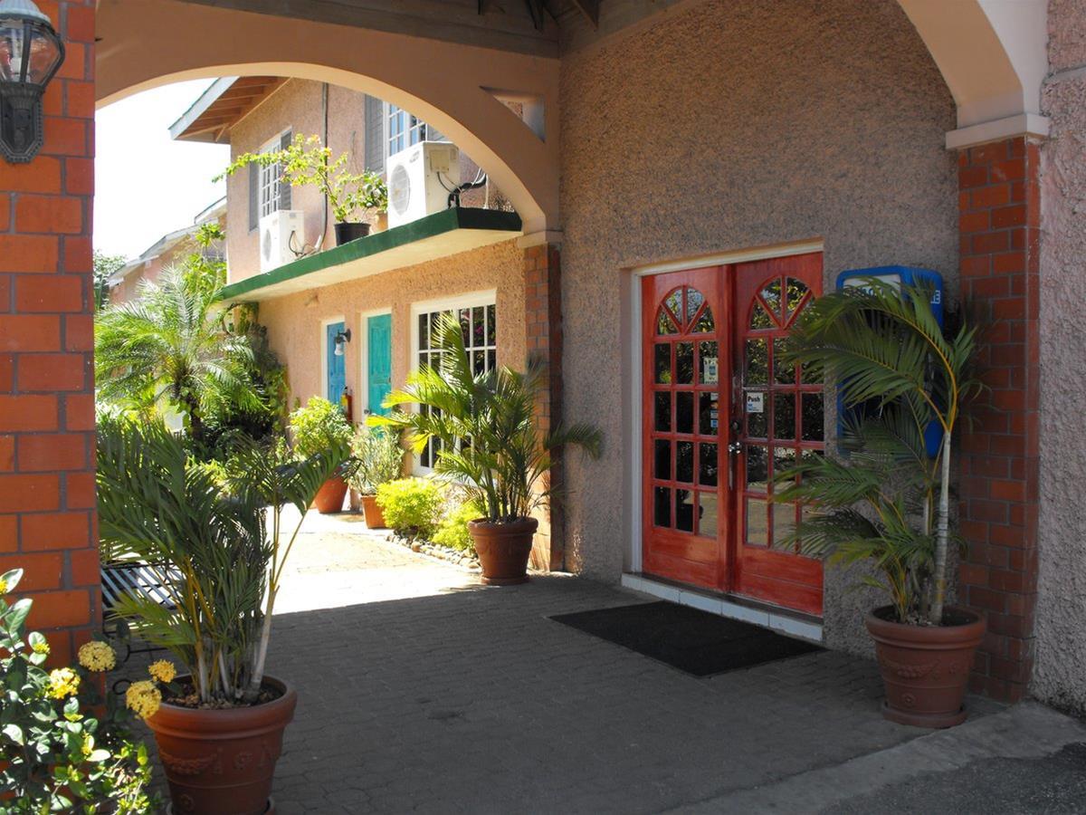 Bar-B-Barn Beach Hotel Negril Exterior foto