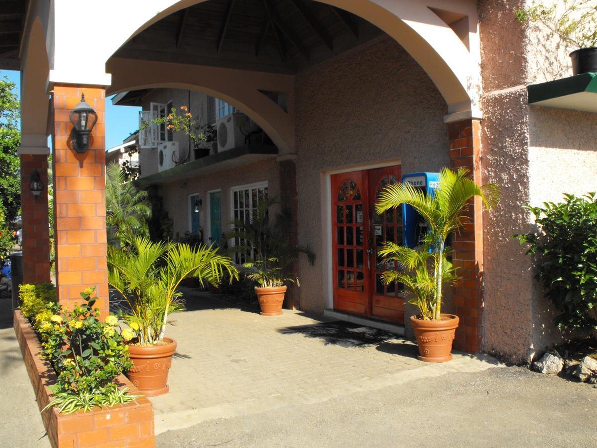 Bar-B-Barn Beach Hotel Negril Exterior foto