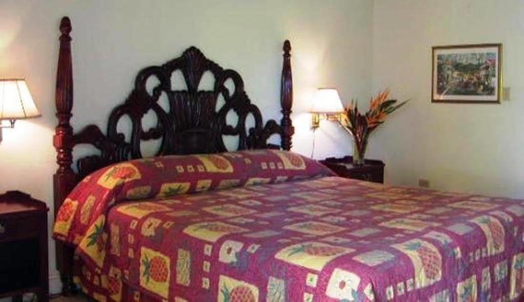 Bar-B-Barn Beach Hotel Negril Quarto foto